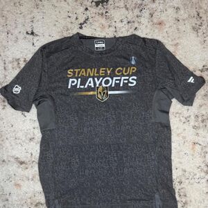 Fanatics Men's Grey and Black T-shirt